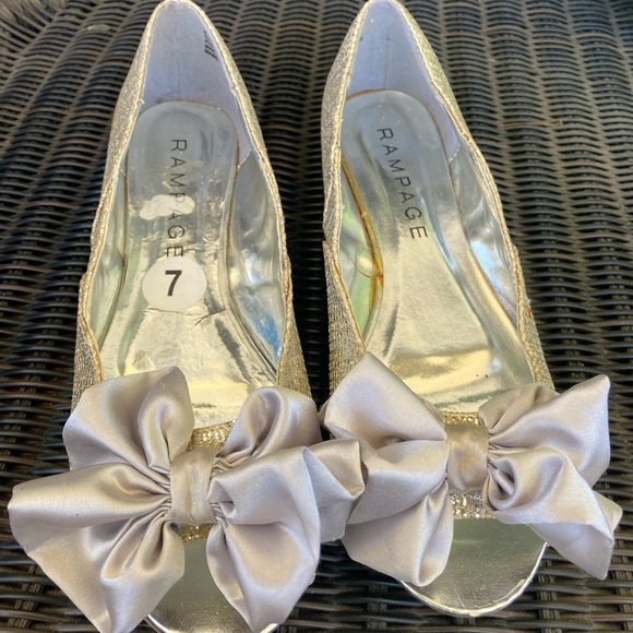 Rampage Shoes - Rampage Silver Flats with Chic Bow Detail